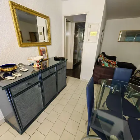 T3 Mitoyenne Climatisée Avec Piscine Et Parking, Cap D'agde - Fr-1-607-217 *